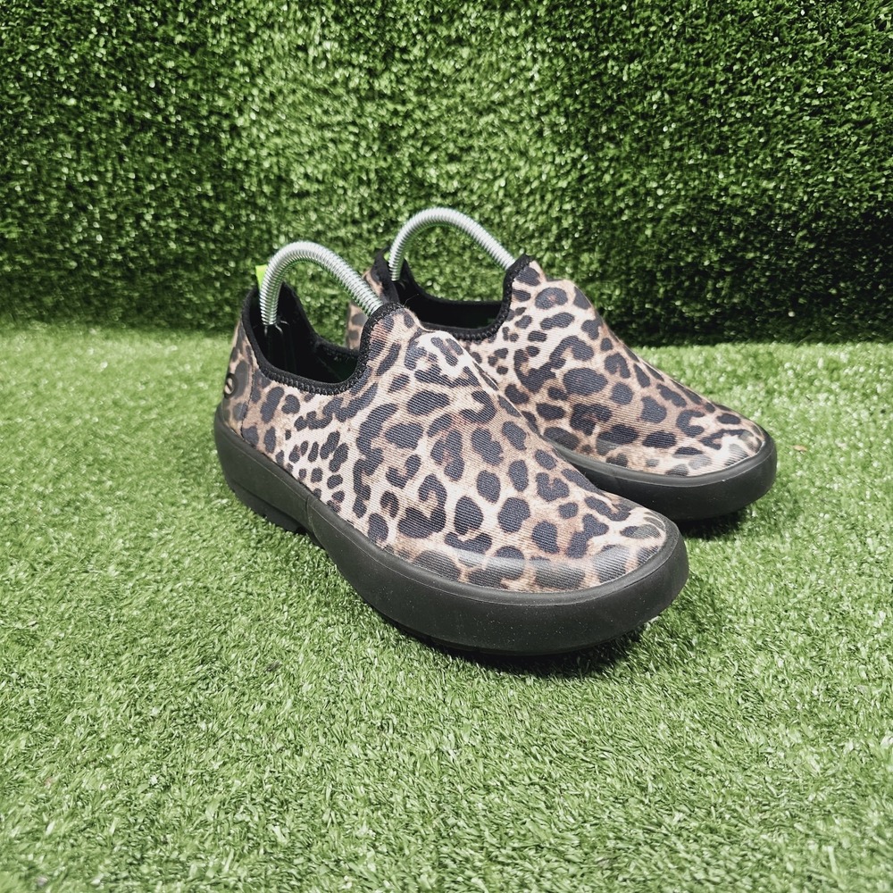 OOFOS OOmg Eezee Low Leopard Print Slip On Athletic Recovery Shoes Womens 6